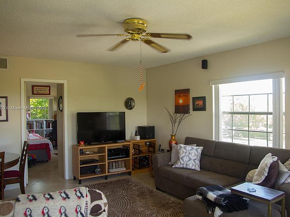 5th image of 4140 Woodside Dr APT 207