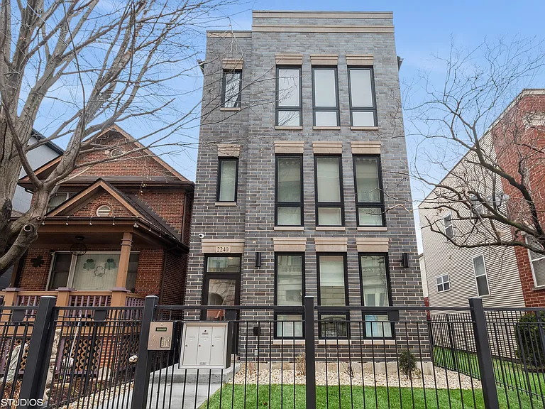 2246 W Jackson Blvd #3 — Photo 1