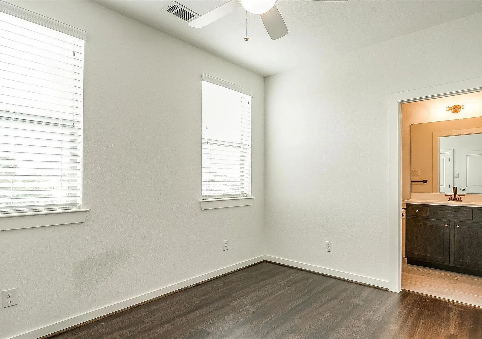Westcliff Area 5 Bedrooms, 5 Bath Three Story Townhome — Photo 3