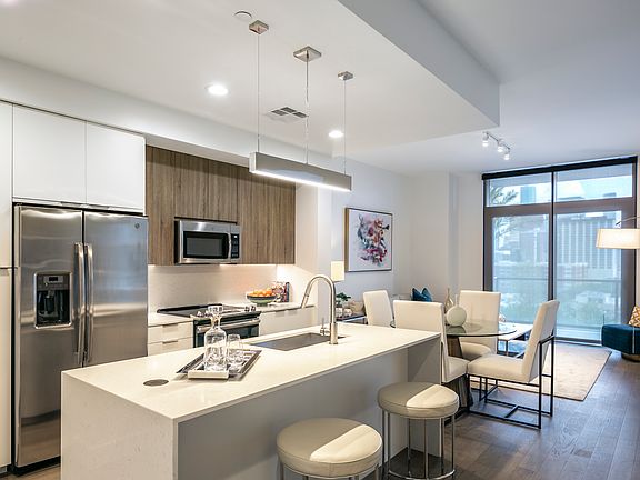 2nd image of 2850 Fannin St #2004