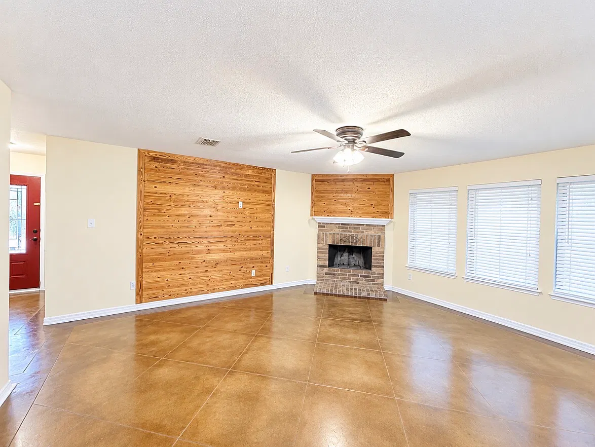 3 bed, 1582 sqft, $1,950 — Photo 2