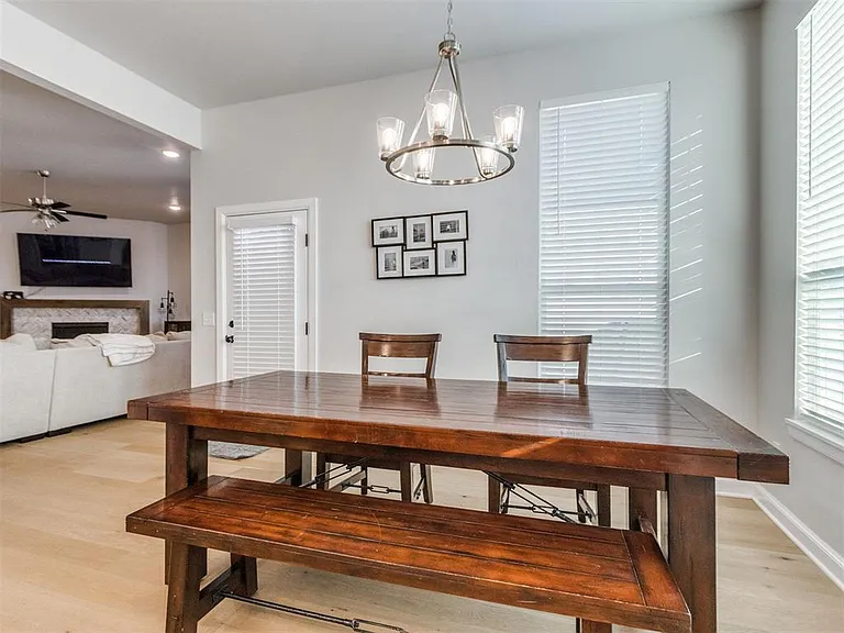 10516 NW 33rd Pl — Photo 33