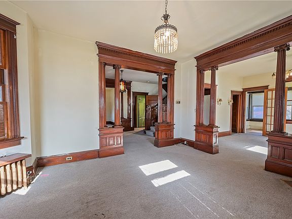 8th image of 616 E Main St