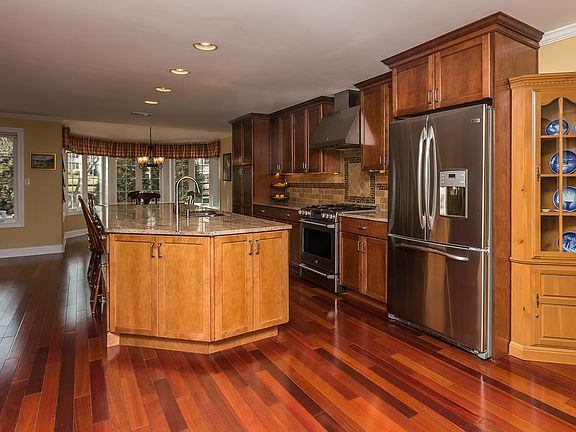 Gourmet Eat-In Kitchen