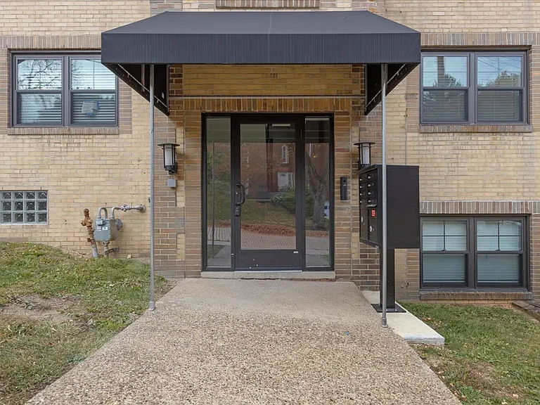 214 McCully St — Photo 2