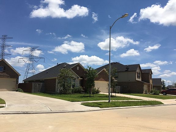 2nd image of 8711 Seguin Cove Ln