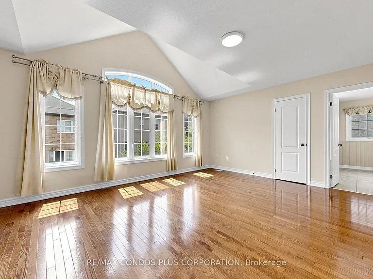 139 Queen Filomena Ave — Photo 27