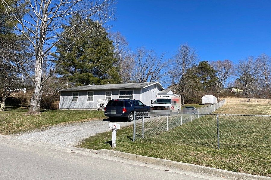 2nd image of 412 Proctor Blvd