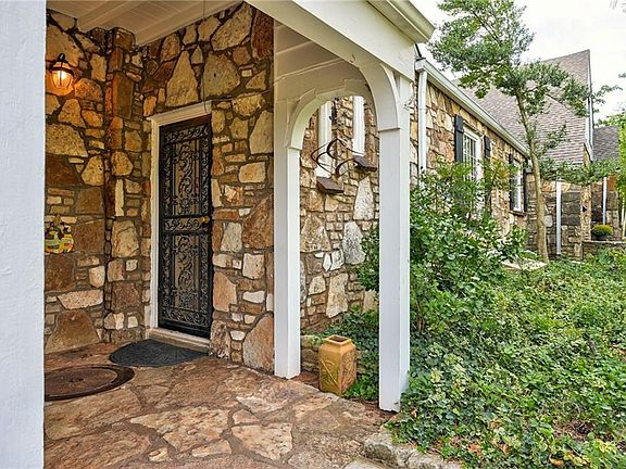 4th image of 9 Oakwood Dr