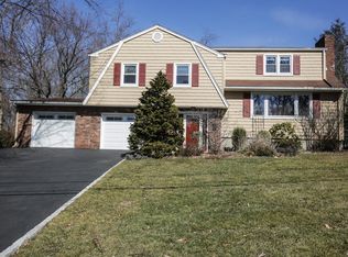5 Twin Oaks Dr, Montvale, NJ 07645