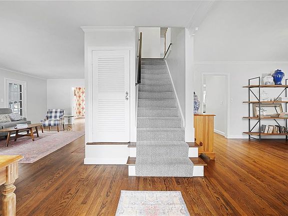 4th image of 6724 Broadmoor St