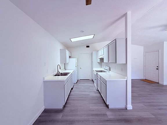 4th image of 2705 W Estrella Dr