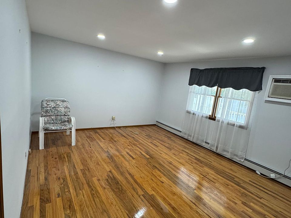2542 Columbus Ave Bellmore NY Zillow