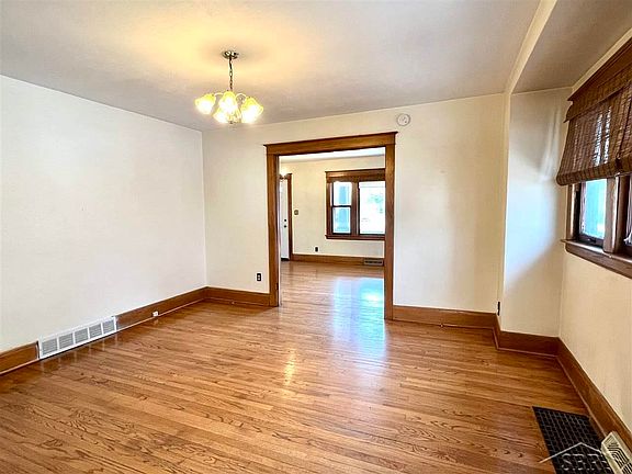 2nd image of 1824 Gratiot Ave