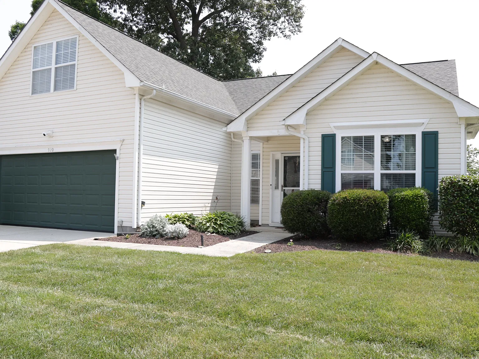 3 bed, 2030 sqft, $2,700 — Photo 1