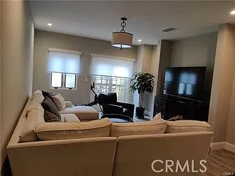 3 bed, 1457 sqft, $4,300 — Photo 3