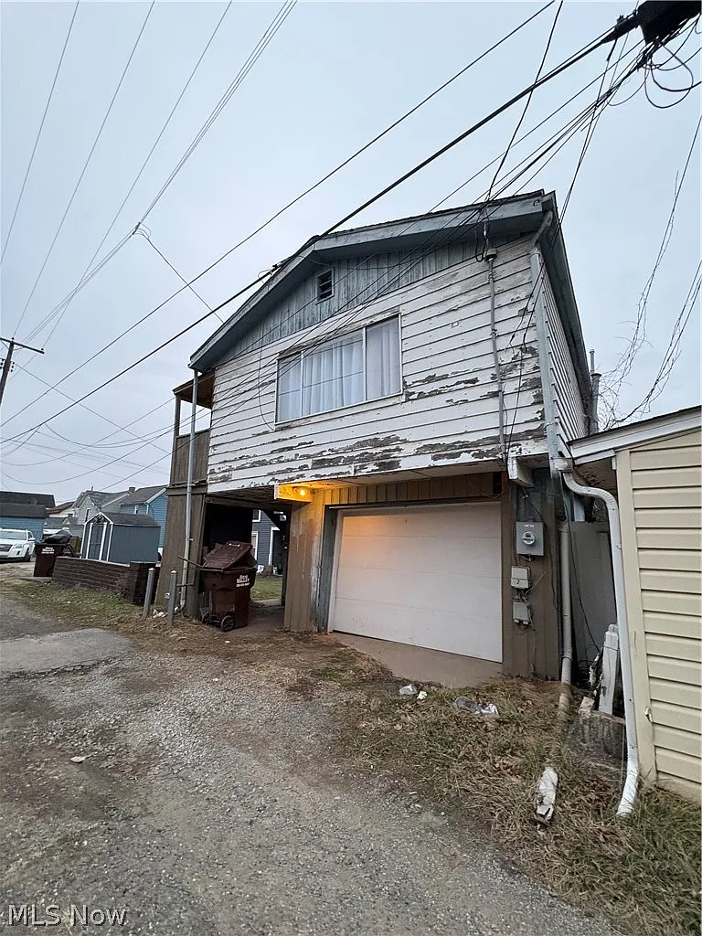 805 Clover Aly photo 1