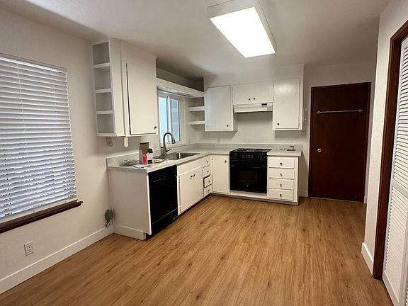 3rd image of 418 Pelton Ave