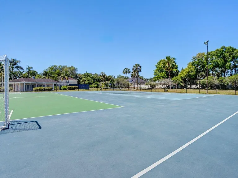 Park at Lake Magdalene Apartments and Townhomes — Photo 22