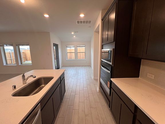 4th image of 4008 Limestone Bluff Dr