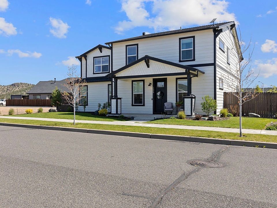 1st image of 1008 NE Whistle Way