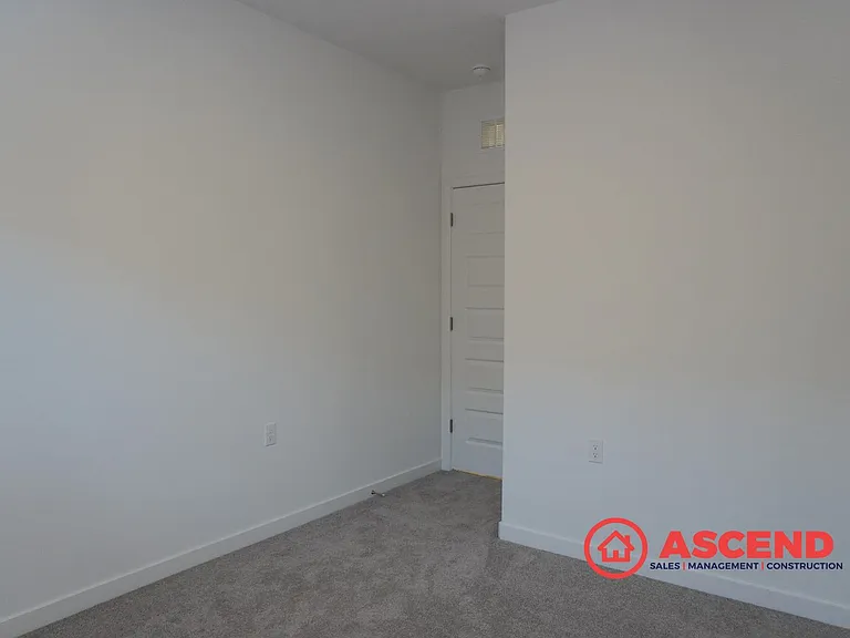 8206 Wandesford Dr — Photo 12