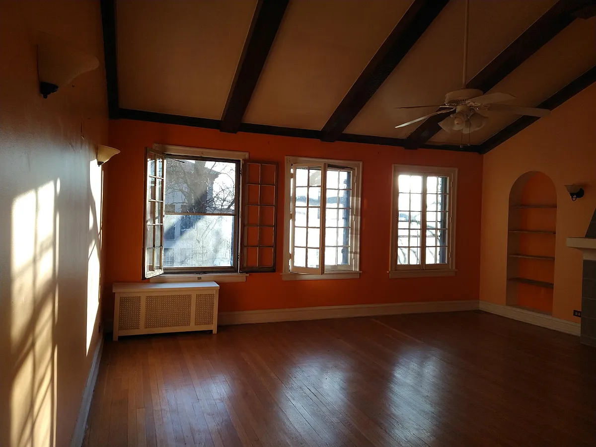 Building Photo - 7440 N Hoyne Ave #3S