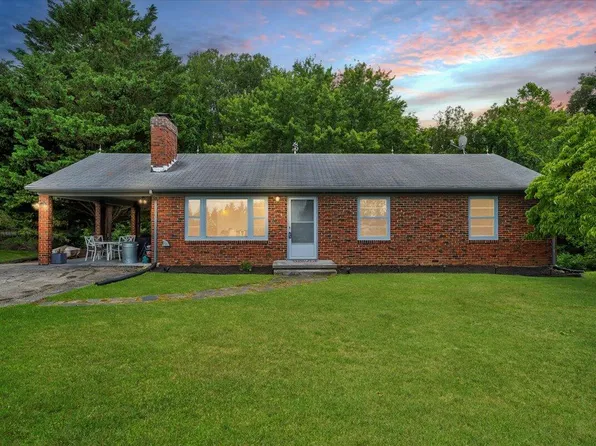 5909 Raintree Rd, Roanoke, VA 24018