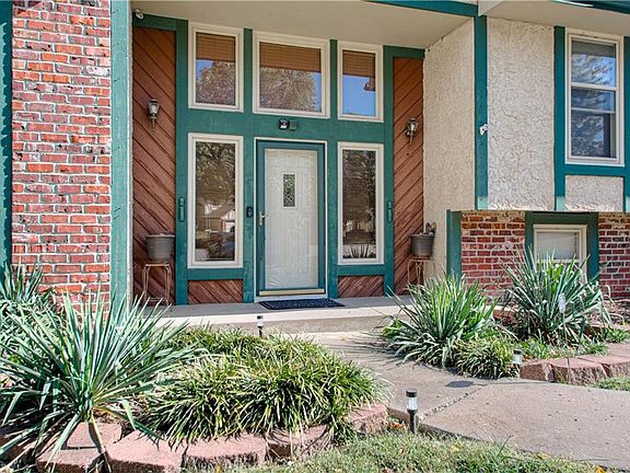 3rd image of 3049 S 47th Ter