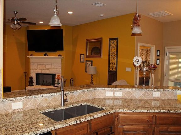 5th image of 709 Westgate Dr