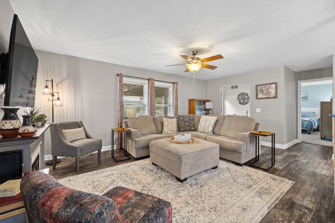 next background image