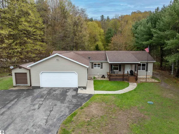 2880 Rushton Rd, Central Lake, MI 49622