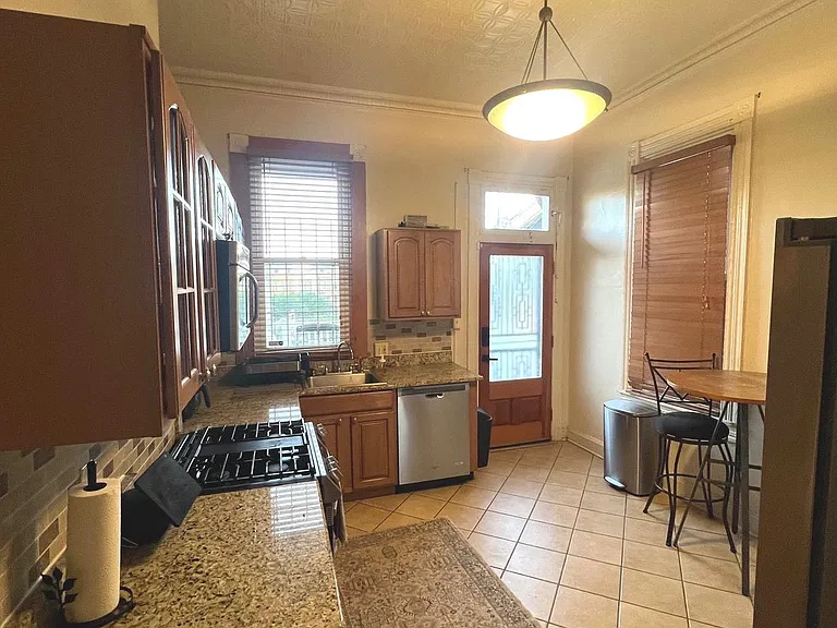 727 Reservoir St — Photo 12