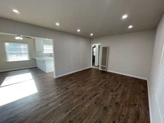 3rd image of 7123-7129 Hazeltine Ave #293