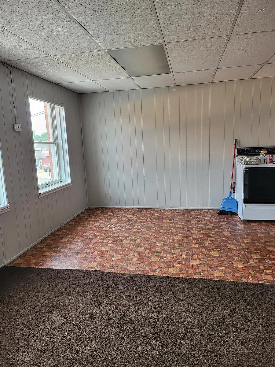 Photo 2 of 15 - 102-108 N Main St #5 - Ada, OH Kitchen - 102-108 N Main St #5
