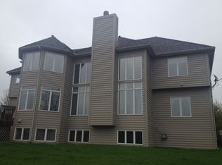 672 Waters Edge Dr, South Elgin, IL 60177