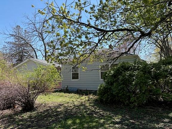 2nd image of 922 6th Ave