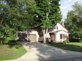 1404 Center St, Munising, MI 49862
