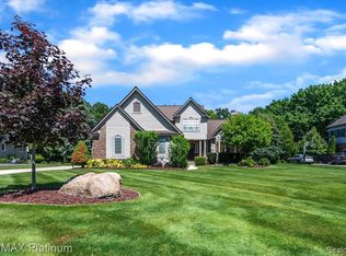 3243 Lakewood Shores Dr, Howell, MI
