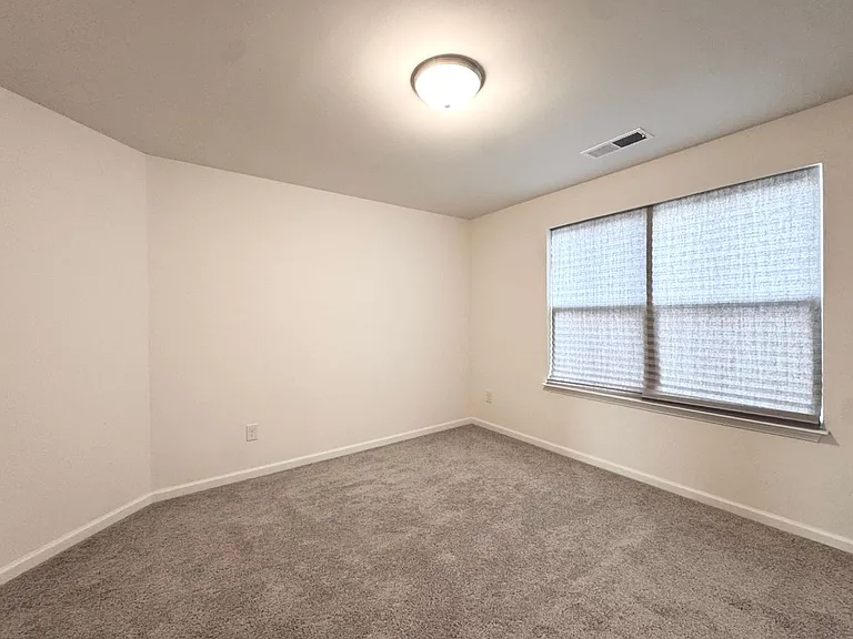 612 Columbus Cir — Photo 17