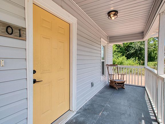2nd image of 3201 Adelia St
