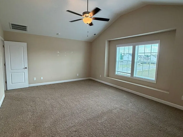 1661 Stackhouse Dr — Photo 5