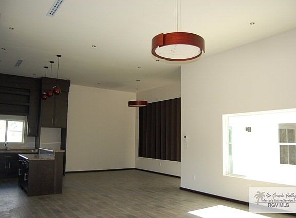 2nd image of 1772 Utb Ln
