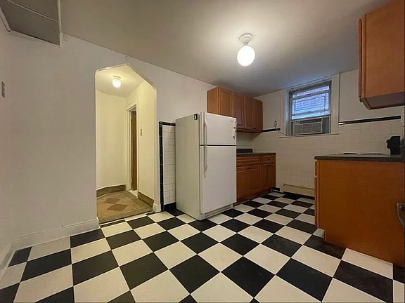 4th image of 3346 28th St #1