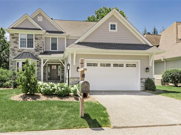 7499 Creekview Trl, Chagrin Falls, OH 44023