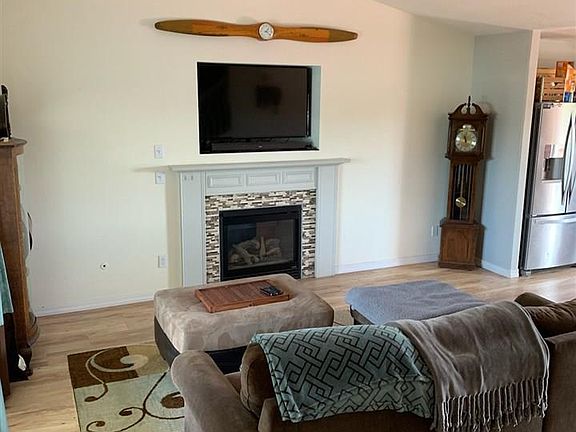 3rd image of 1205 NW Ventura Dr