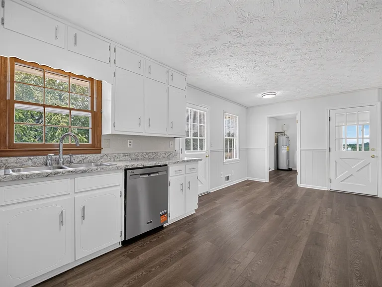 2591 Doc Hughes Rd — Photo 14