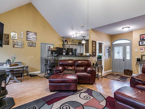 2nd image of 254 Laurens Ln