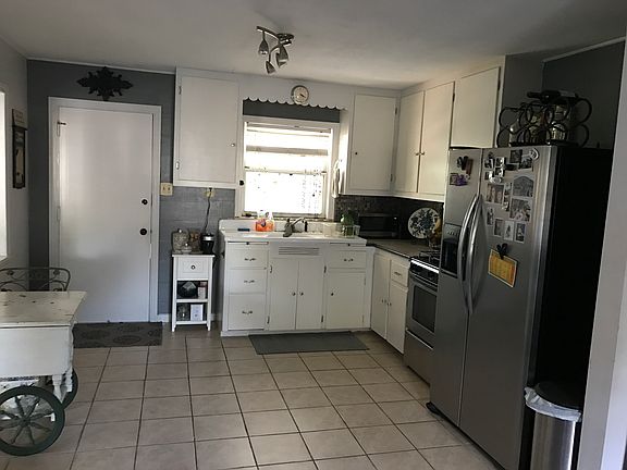 4th image of 1120 E 8th Ave