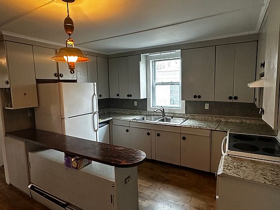 2nd image of 184 Ocean Ave W